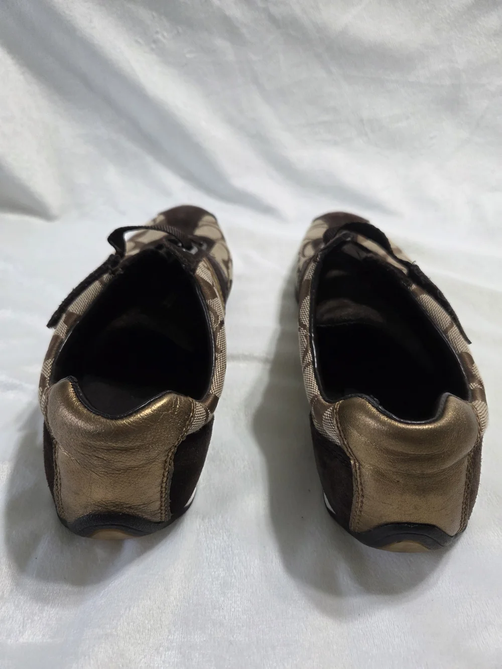 9.5 COACH Authentic 